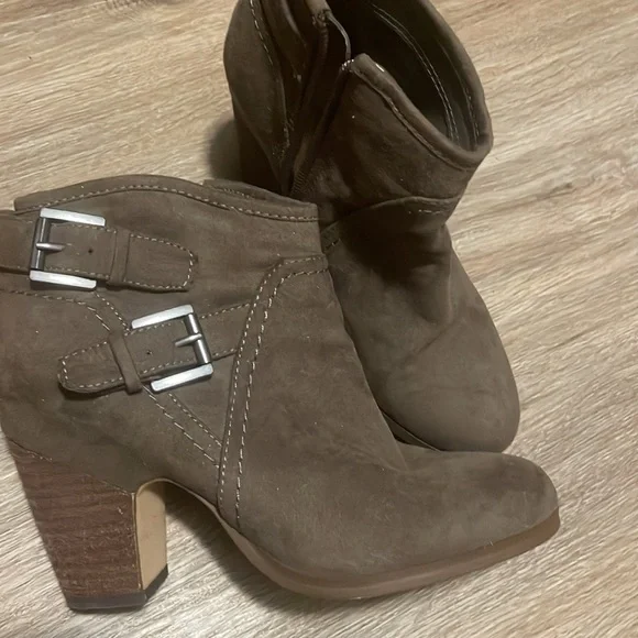 Olive green boots - Picture 4 of 4